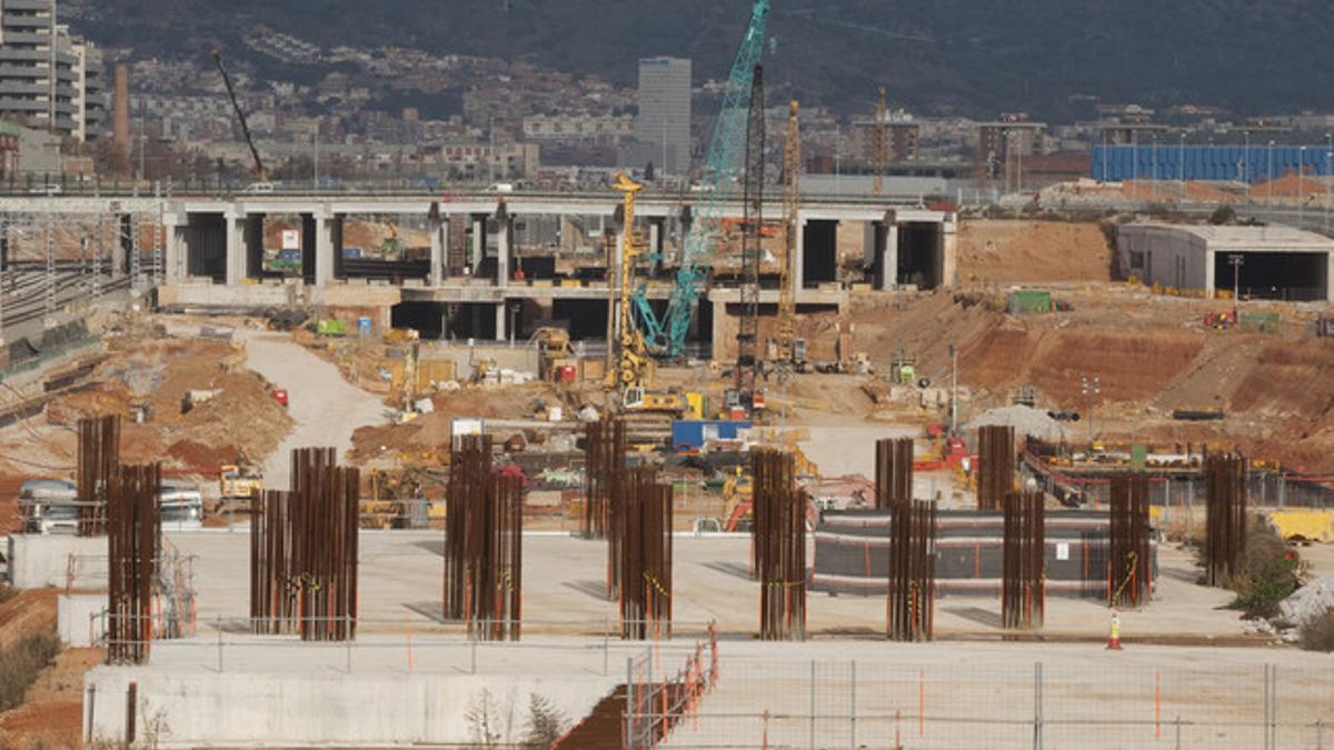 Estado actual de las obras de la estación de La Sagrera vista desde el puente de Bac de Roda.