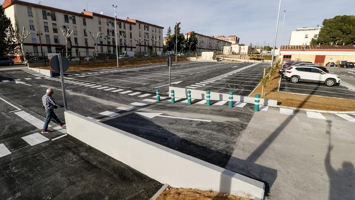 El nuevo parking del Hospital de Alcoy, ya abierto en la tarde del lunes