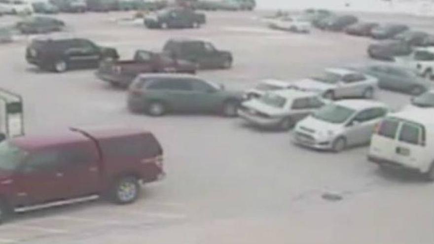 Un hombre de 92 años choca con ocho coches en el aparcamiento