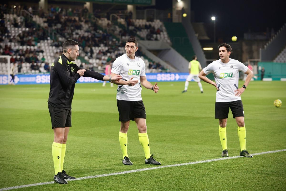 Córdoba CF contra FC Andorra. Estadio El Arcangel. Partido de LaLiga Hypermotion, jornada 28. Etayo Herrera arbitro y sus asistentes