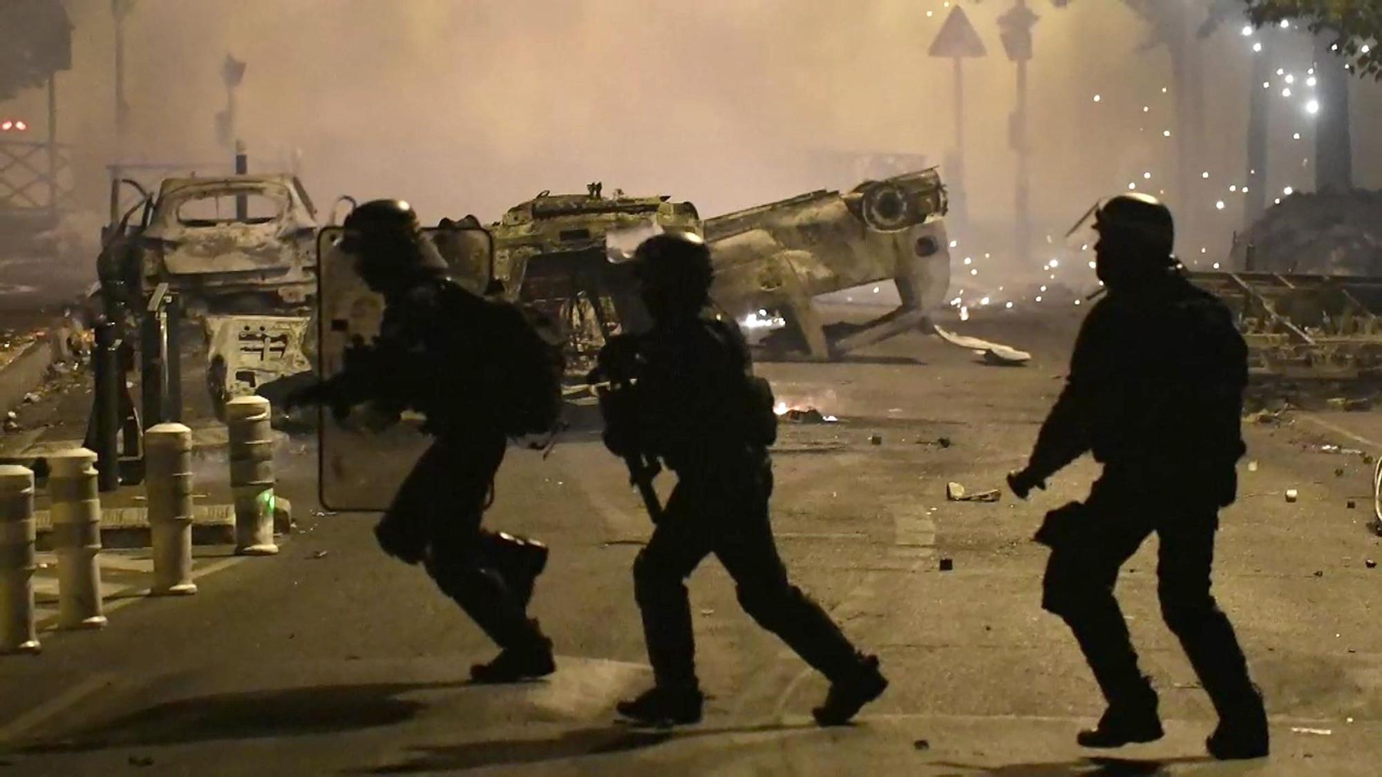 Protestas violentas en Nanterre, Francia, tras matar la policía a un joven de 17 años