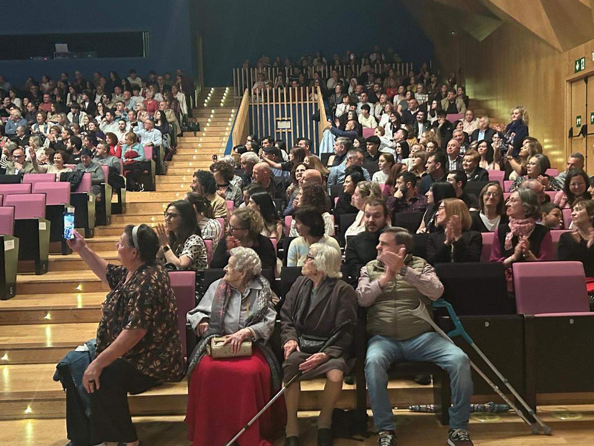 EN IMÁGENES: Graduación de Bachillerato y ciclos formativos del IES Juan de Villanueva de Pola de Siero