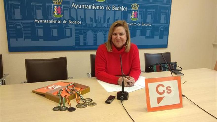 Julia Timón acusa al PP de colgarse las medallas de su grupo