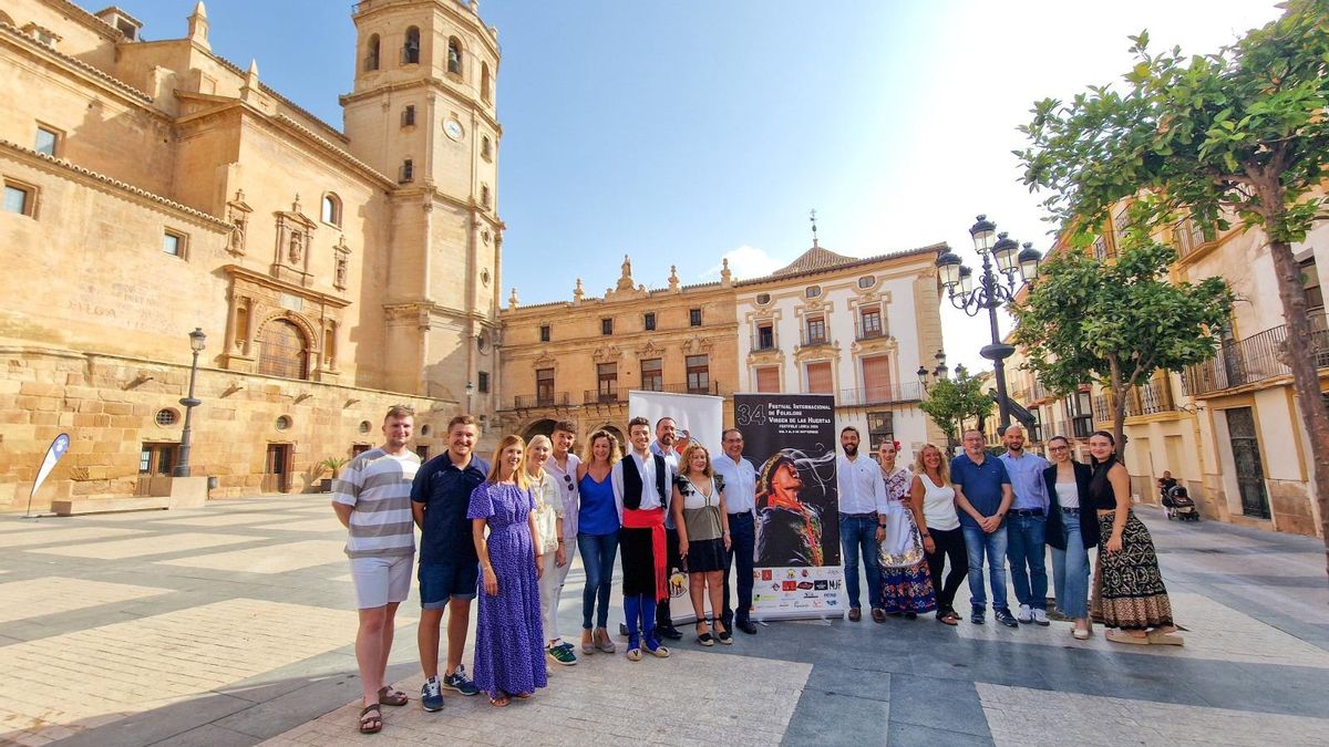 Presentación del festival en la Plaza de España.