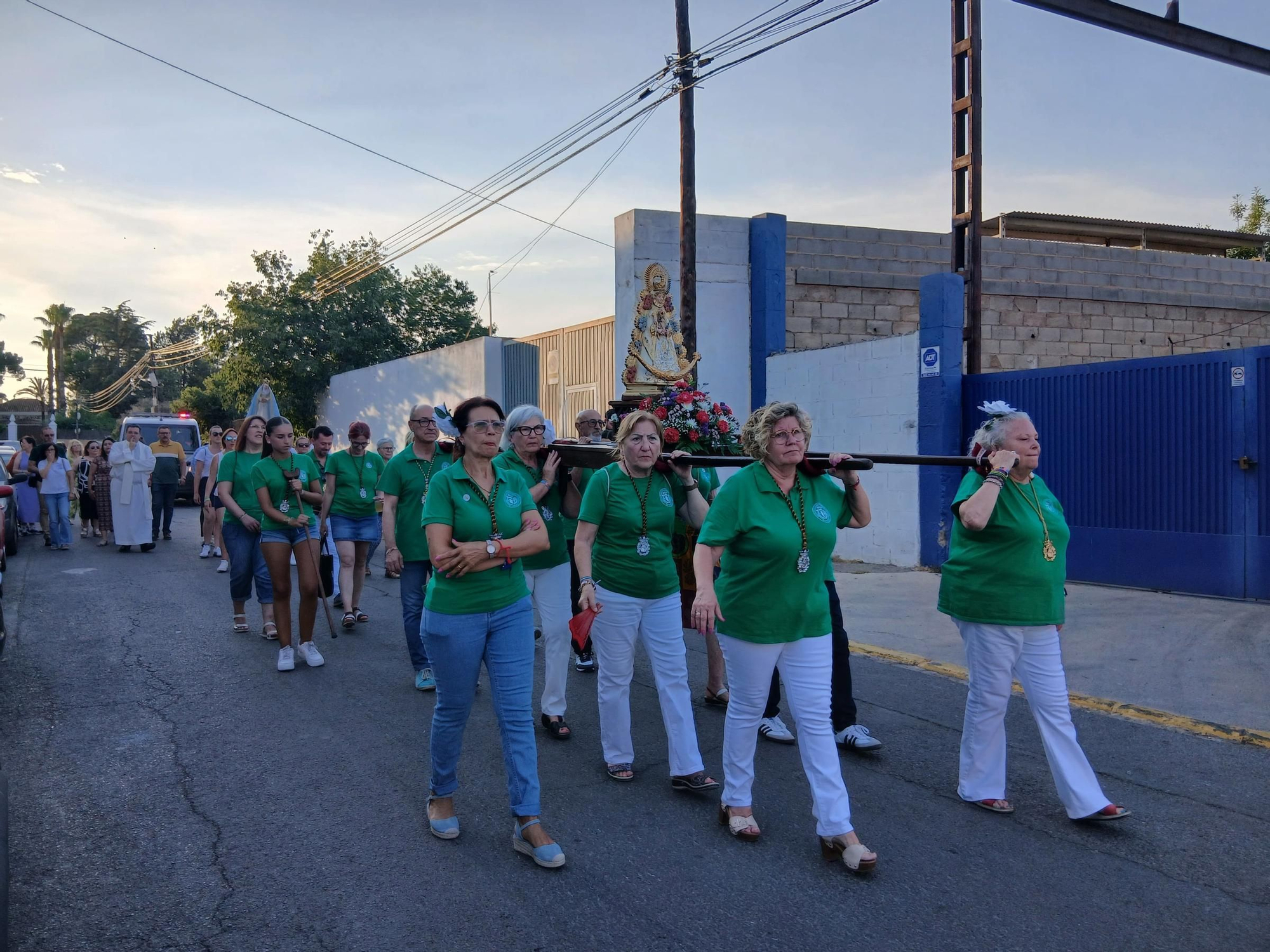 Misa y procesión en las fiestas del barrio El Progreso en Vila-real