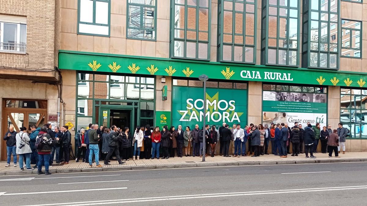 Trabajadores de Caja Rural paran en solidaridad con los agricultores