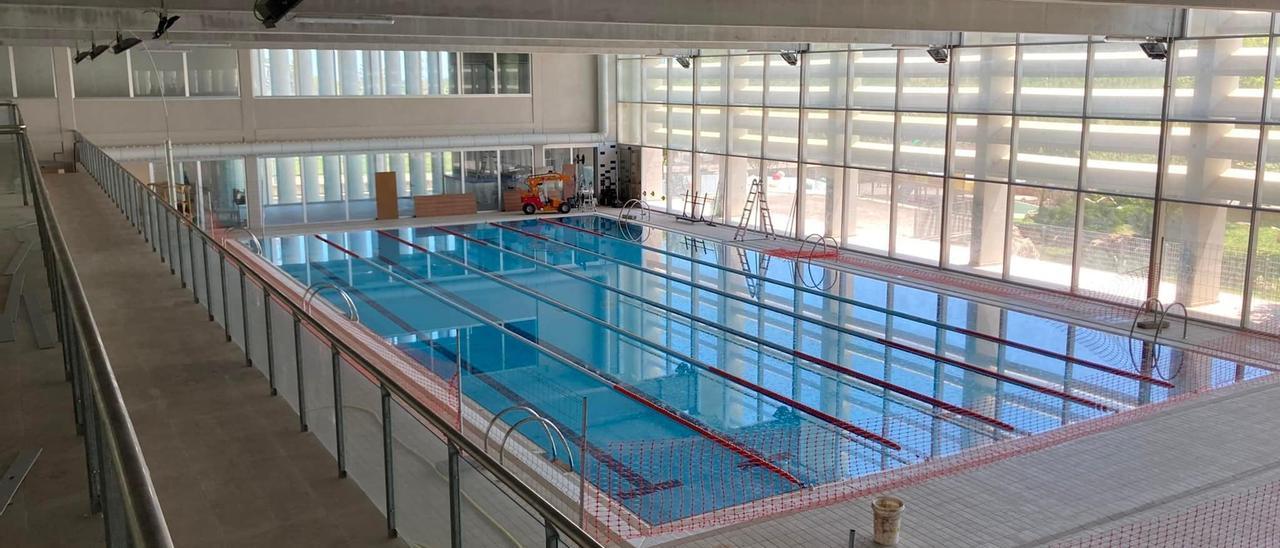 La piscina de Tavernes de la Valldigna está siendo sometida a obras