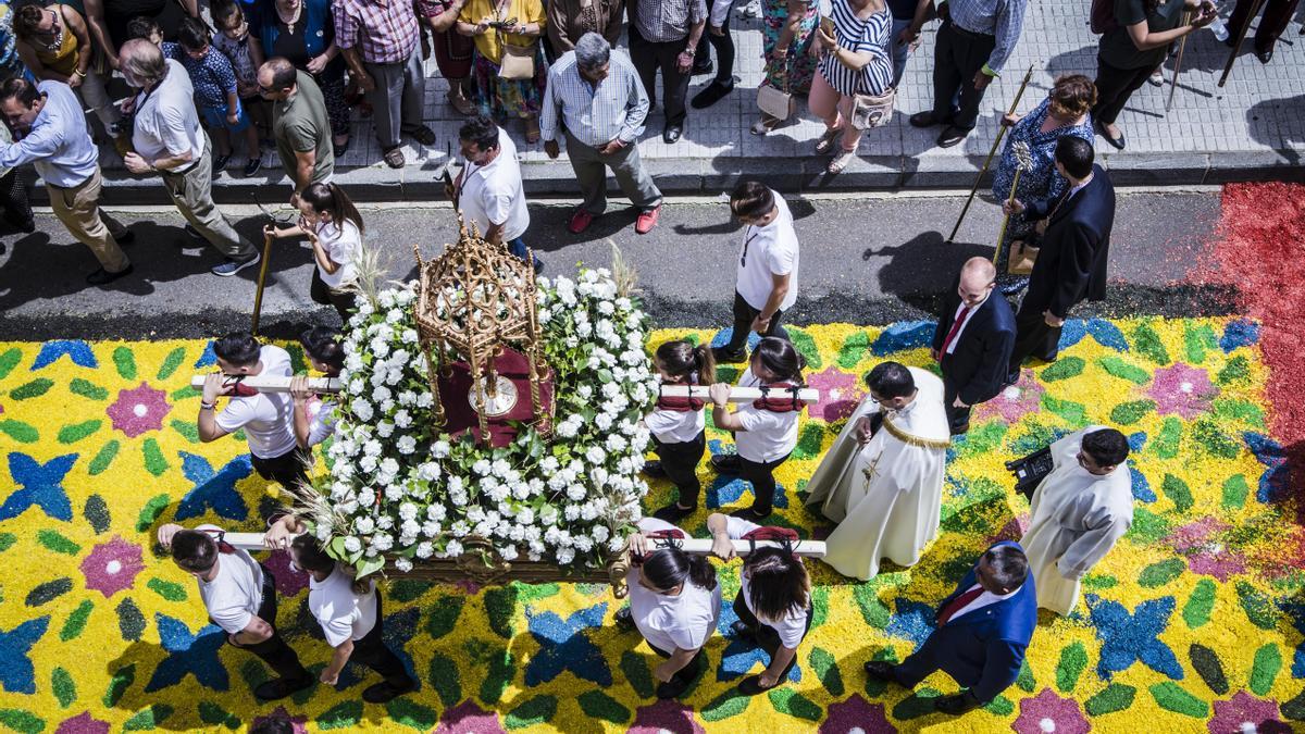 La custodia del Corpus Christi por las calles de San Vicente de Alcántara en la edición de 2019.