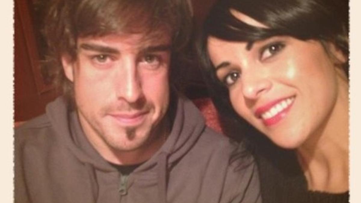 Fernando Alonso y Raquel del Rosario, en Twitter.