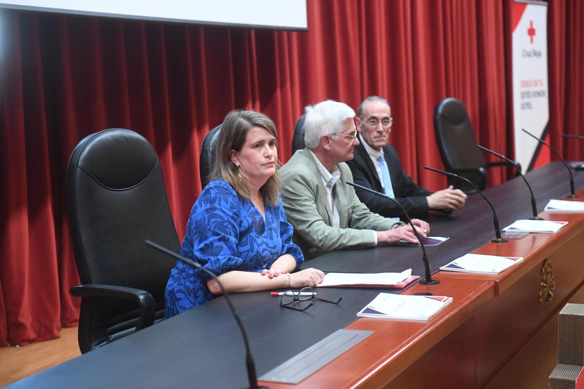 Graduación en el Paraninfo de los alumnos de Formación Profesional de la Cruz Roja en A Coruña