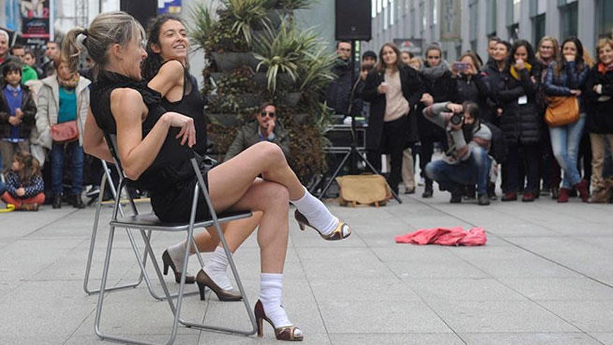 El festival de danza en la calle Quincegotas llega a su fin en la plaza de España y el Obelisco