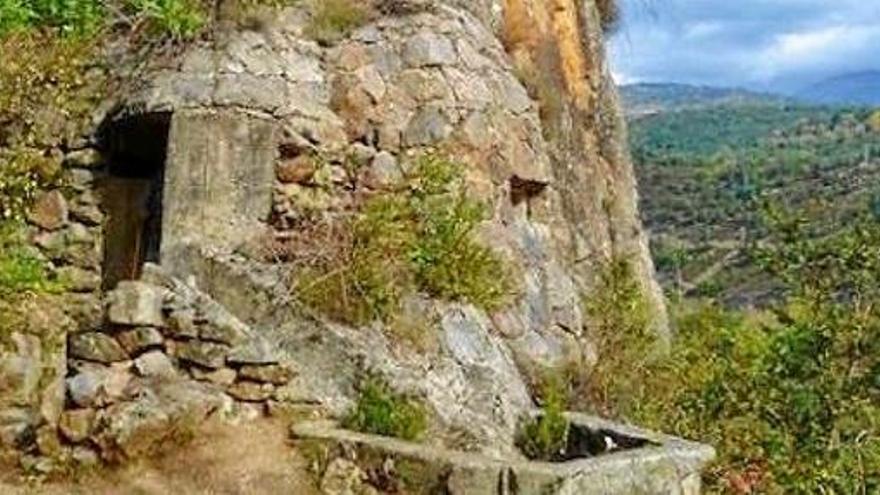 Un dels refugis militars del Parc dels Búnquers de Montellà i Martinet construïts després de la guerra civil