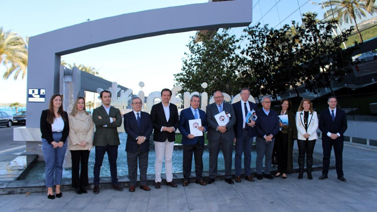 Participantes y asistentes a la firma del convenio entre la UCO y la Fundación Infrico en Lucena.