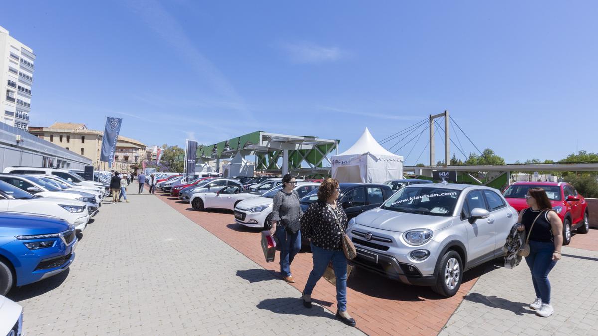 Más de 30 marcas, con 35 casas comerciales y cerca de 1.000 vehículos en la Fira del Motor de Gandia.