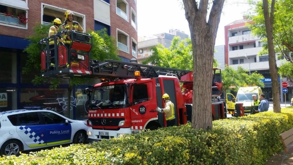 Rescaten a Blanes una dona gran atrapada al seu balcó