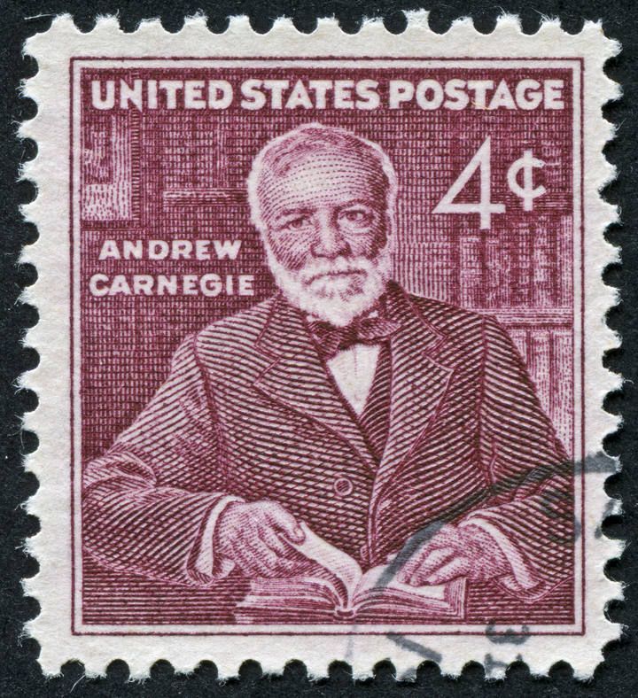 En 1901, el empresario Andrew Carnegie vendió US Steel, una compañía dedicada a la producción de acero a JP Morgan por 480 millones de dolares.