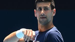Fins i tot Ryanair es riu de Djokovic