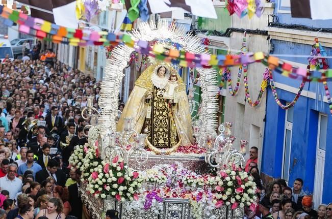 Procesion del Carmen por las calles de La Isleta