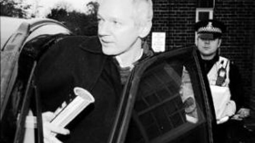 La filtración de las acusaciones de Suecia indigna a Assange