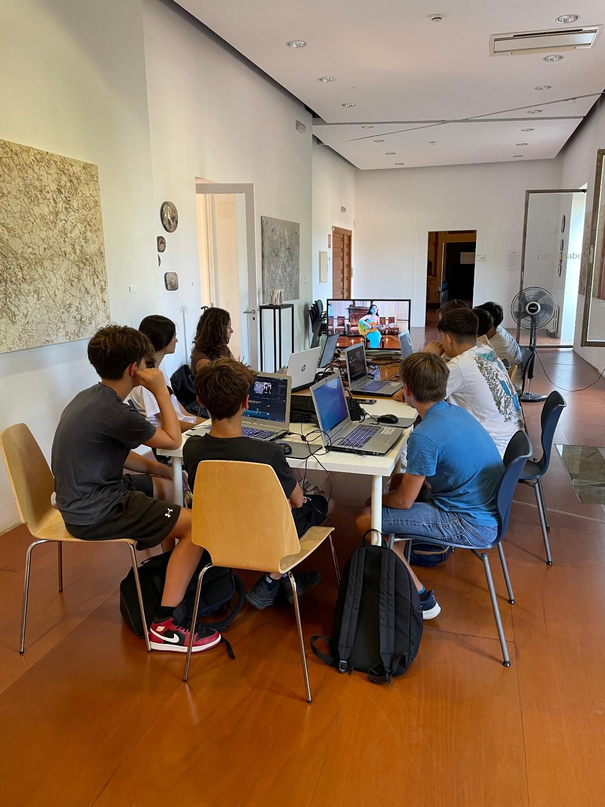 FOTOS | el taller creativo que engancha a los adolescentes, en imágenes