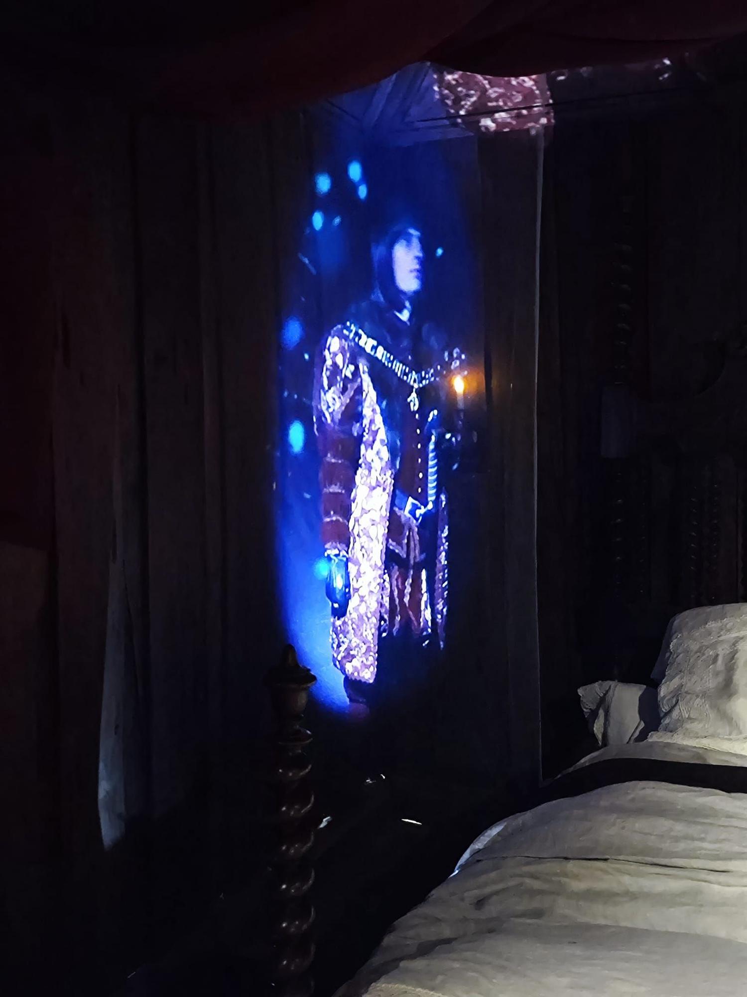 Carlos V regresa a Villaviciosa en forma de holograma: así ha sido la renovación de su exposición en la Casa de los Hevia
