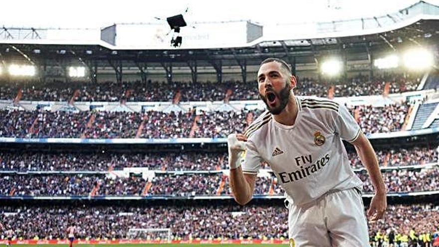 Karim Benzema celebrant l&#039;únic gol en el derbi d&#039;ahir al Santiago Bernabéu.