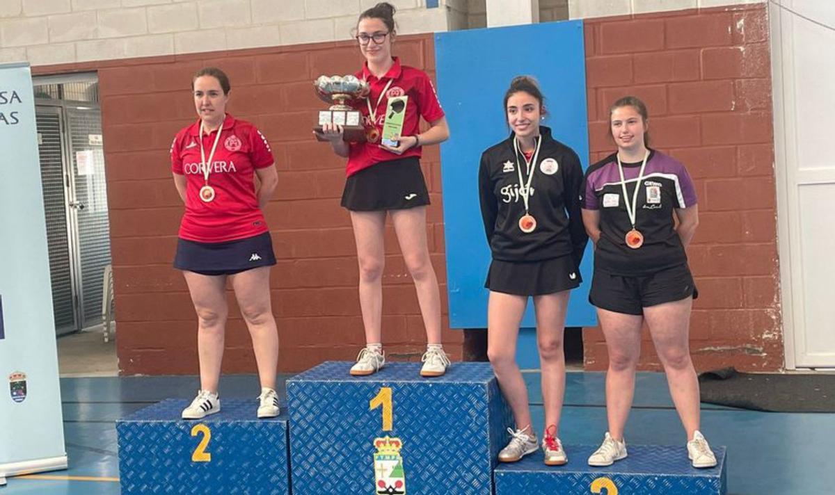 Podio individual femenino. Por la izquierda, Cristina Fernández, Adriana Belver, Carla Sánchez y Sonia García. |
