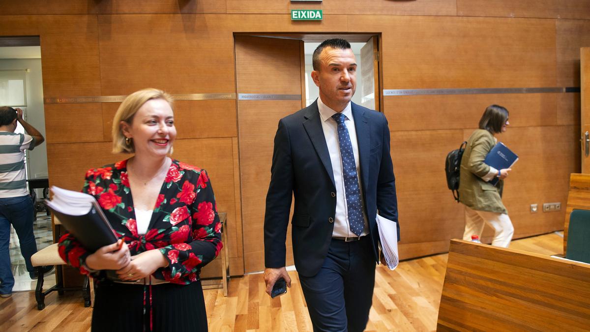 Vicent Mompó y Natàlia Enguix en el pleno de Diputación.