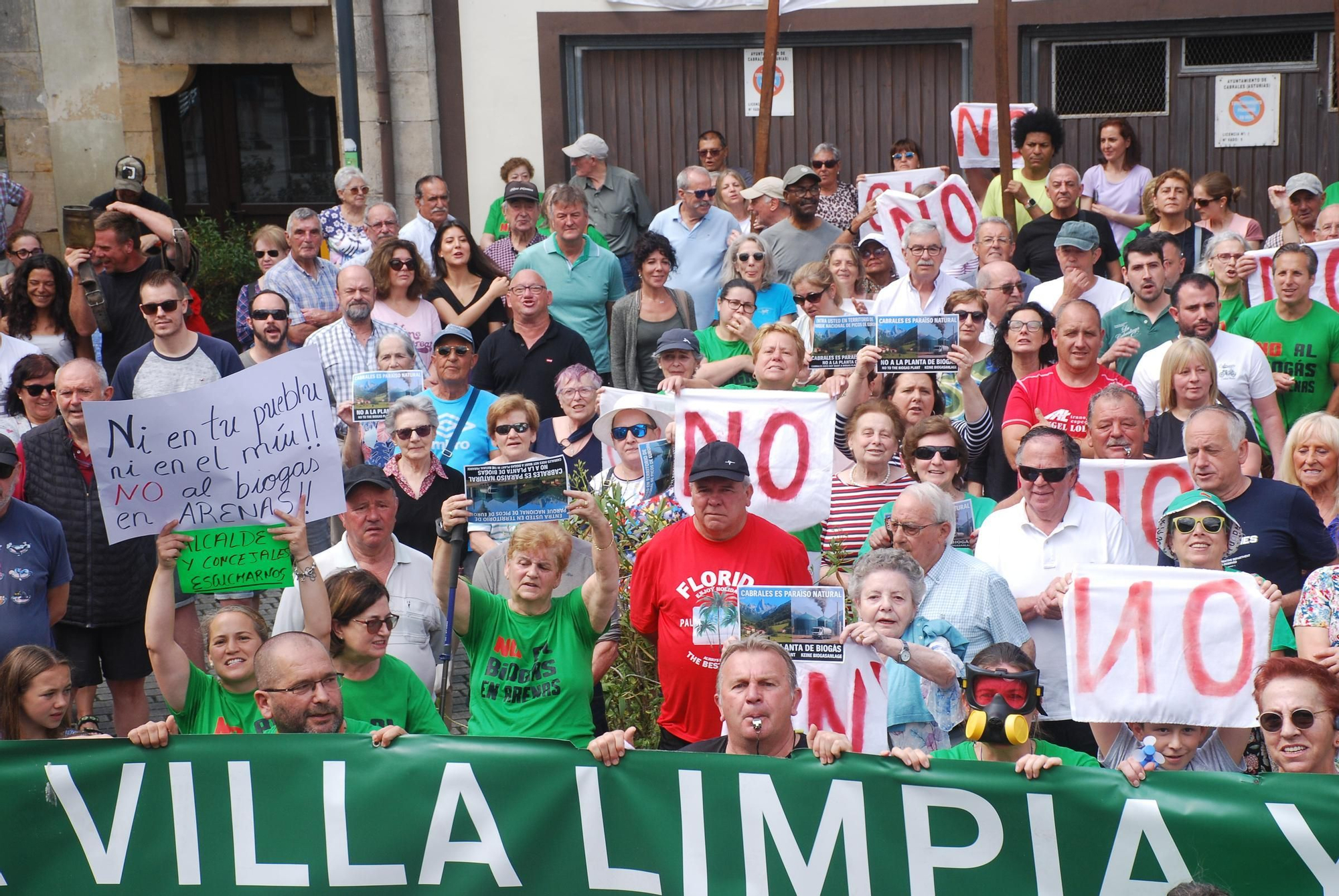 Manifestación contra la planta de biogás en Arenas de Cabrales