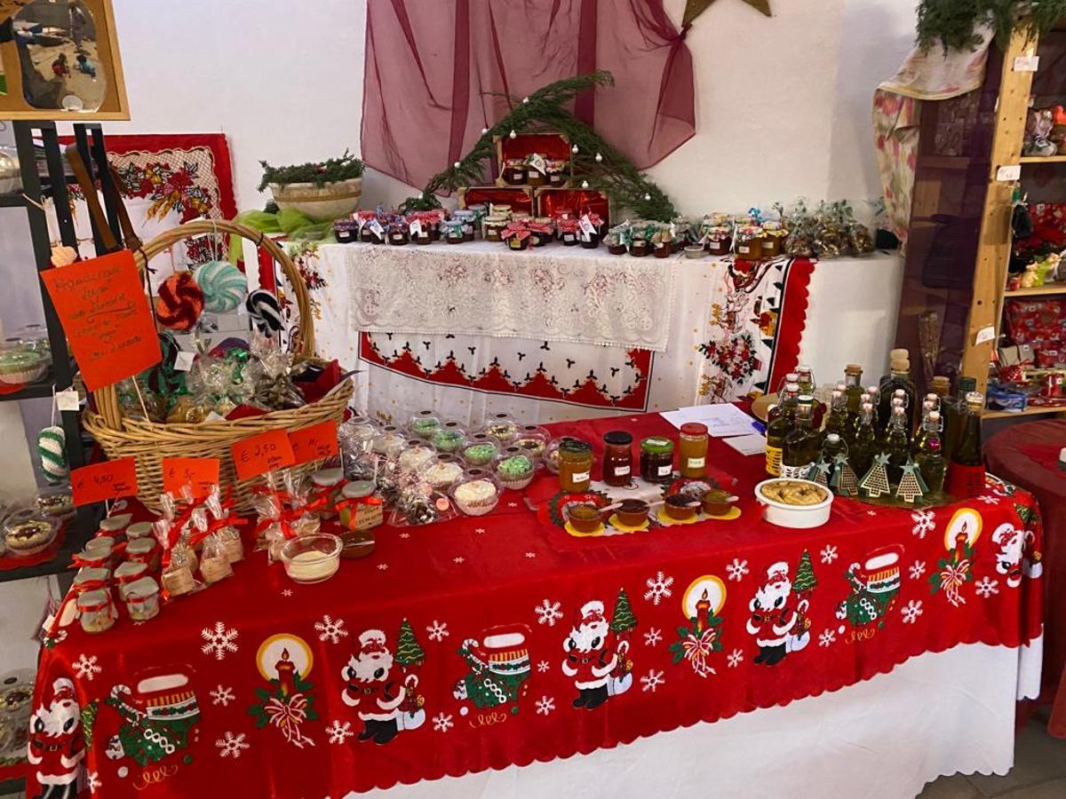 Auch selbstgemachte Leckereien werden beim Adventsbazar des Kreativkreis Sterntaler angeboten.