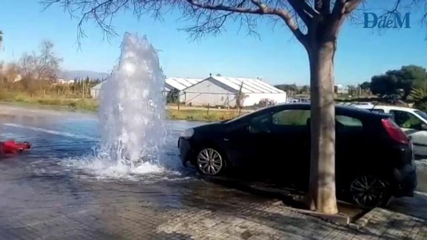 Pkw-Fahrer rammt Hydranten an der Playa de Palma