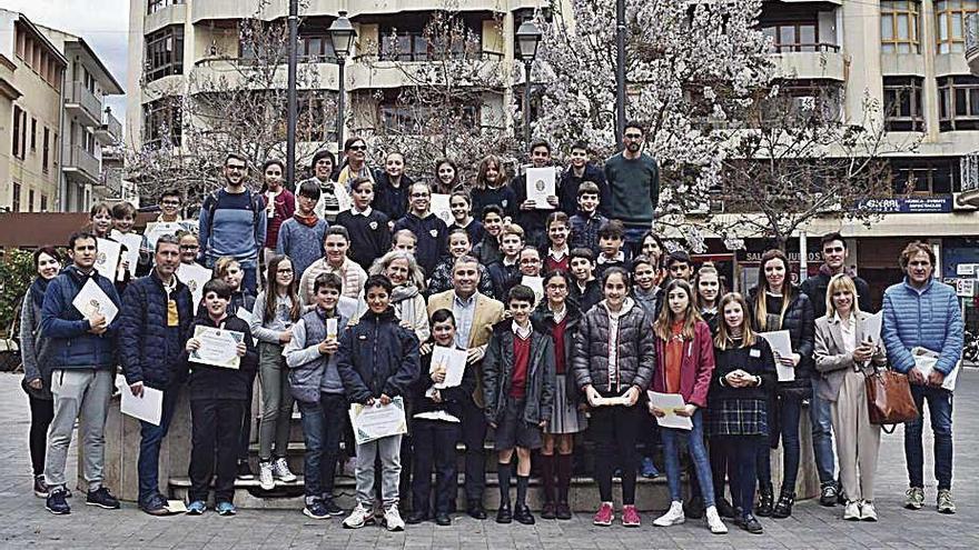 Los miembros del consejo infantil tras finalizar la sesiÃ³n.