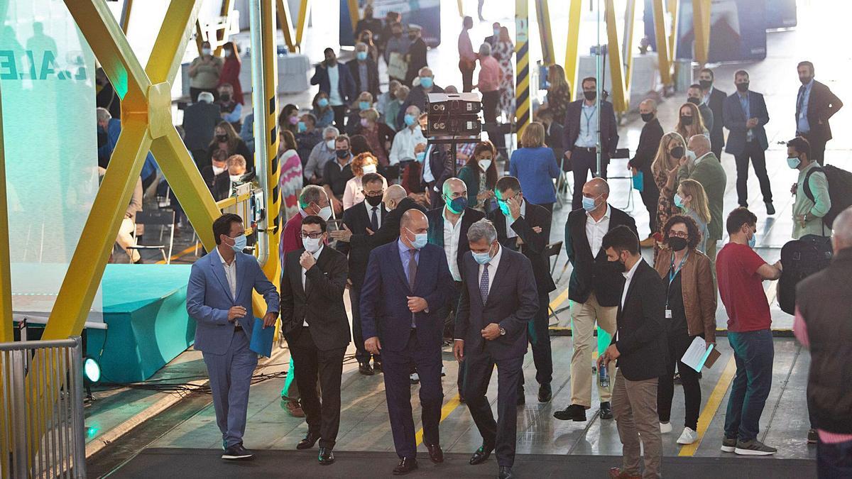 Un numeroso grupo de invitados asistió a la puesta de largo del  ‘Eleanor Roosevelt’ en Eivissa. | V. MARÍ