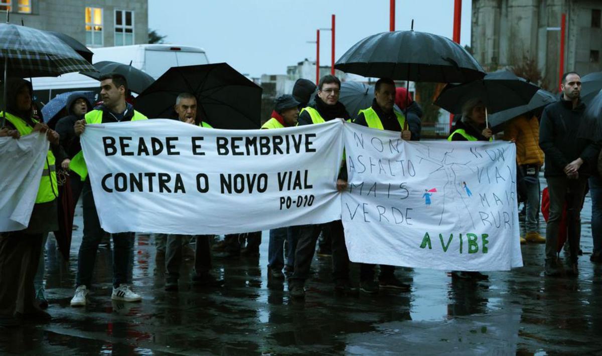 Vecinos de Beade protestan contra el vial del PXOM