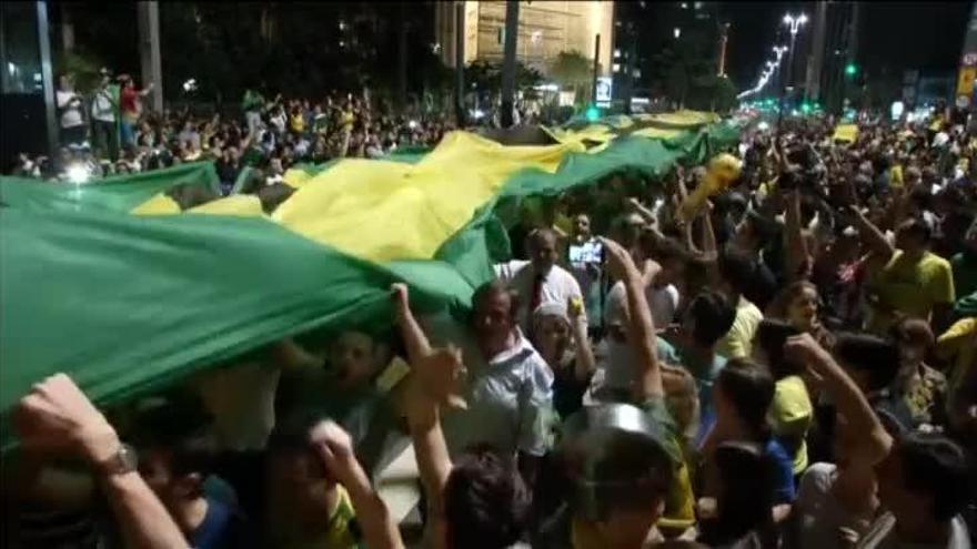 Miles de brasileños salen a la calle a protestar por el nonbramiento de Lula como ministro