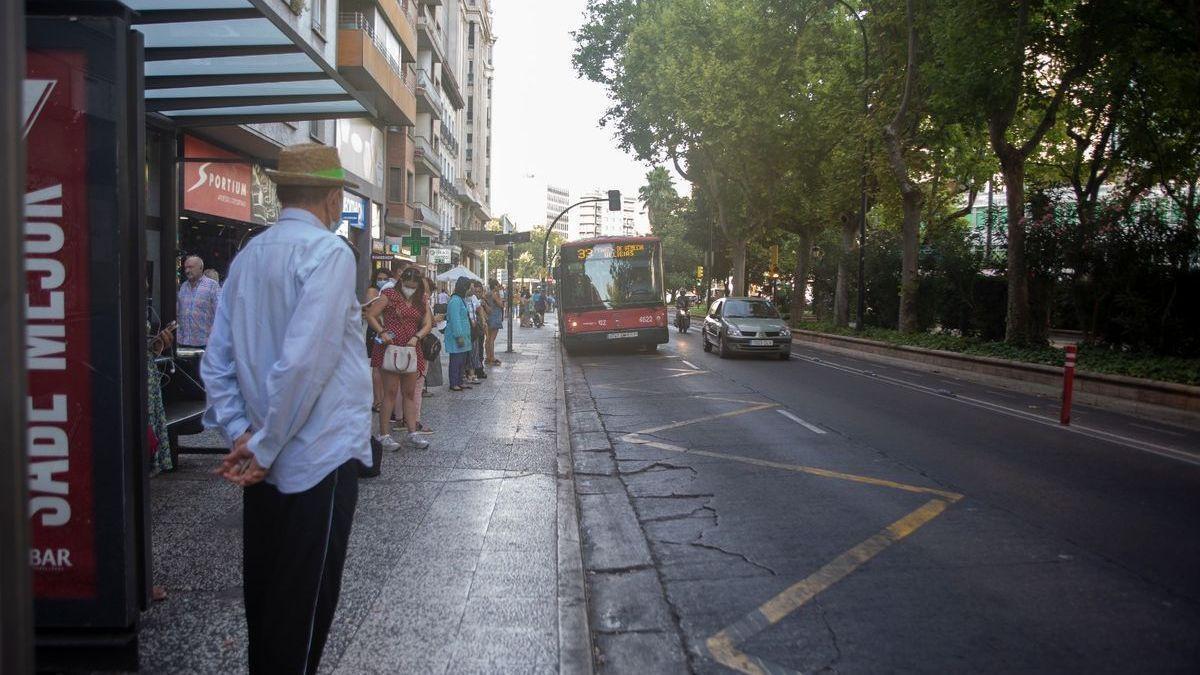 Parada de autobús en el paseo Sagasta