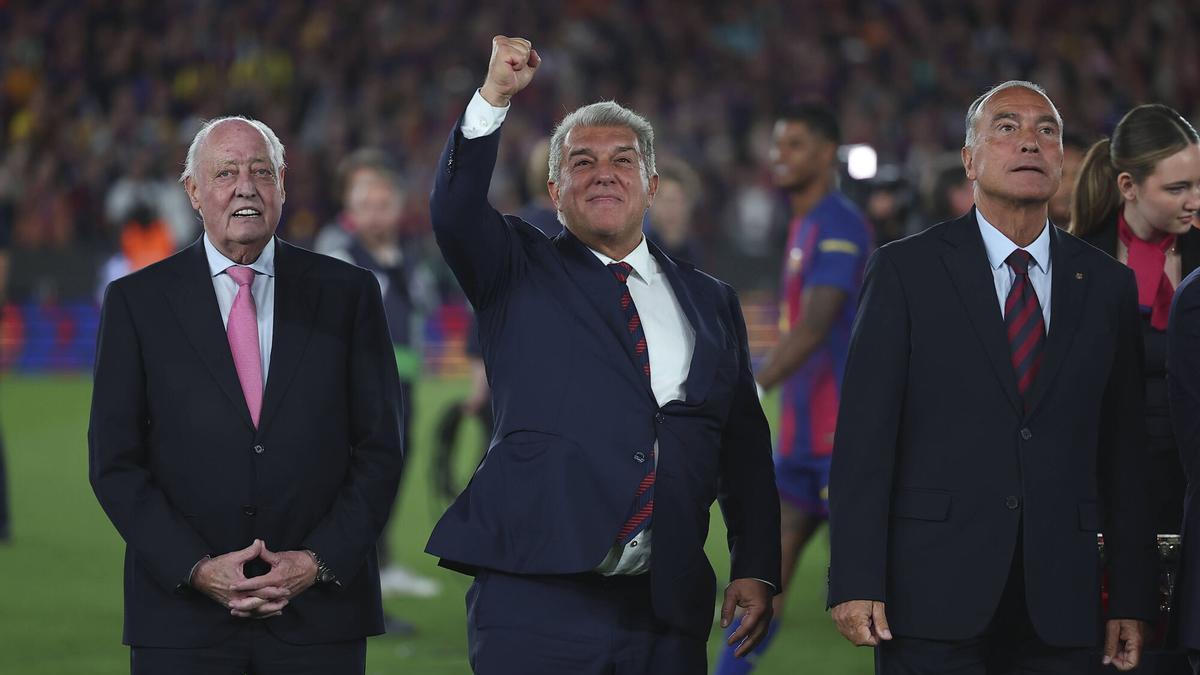 El show de Flo y Mou relaja a Laporta