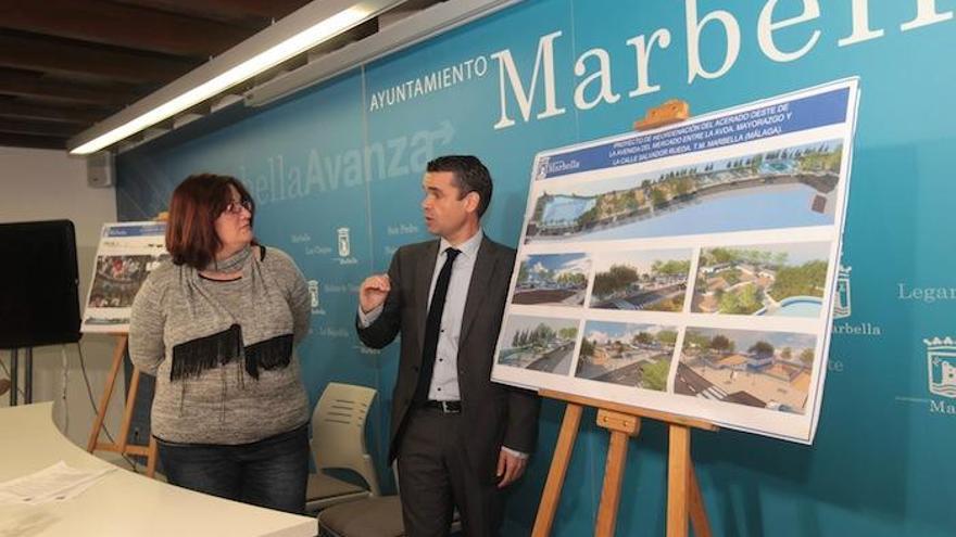 La edil de Obras, Blanca Fernández, y el alcalde, José Bernal, en la presentación de las obras.