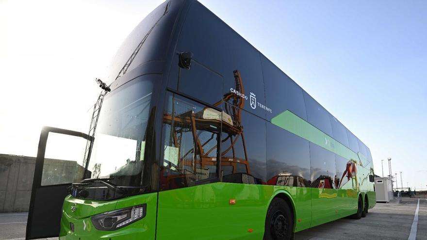 На Тенерифе запустили перші в Іспанії міжміські двоповерхові автобуси для боротьби із заторами