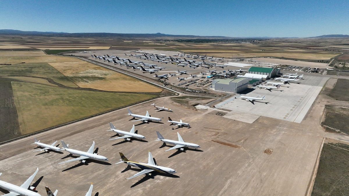 Varias aeronaves ‘duermen’ en el aeropuerto de Teruel.
