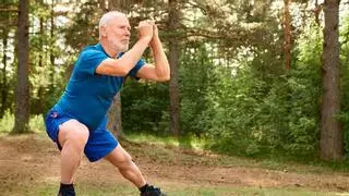 Ni pesas ni máquinas de gimnasio: si tienes más de 65 años, estos son los ejercicios que recomiendan los expertos