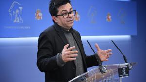 El secretario primero de la Mesa del Congreso, Gerardo Pisarello, ofrece una rueda de prensa tras una reunión de la Mesa del Congreso, en el Congreso de los Diputados, a 15 de enero de 2025, en Madrid (España). La Mesa del Congreso se ha reunido para, ent