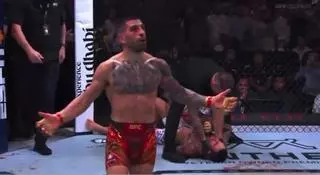 Topuria cimenta su legado en la UFC con un KO histórico a Holloway