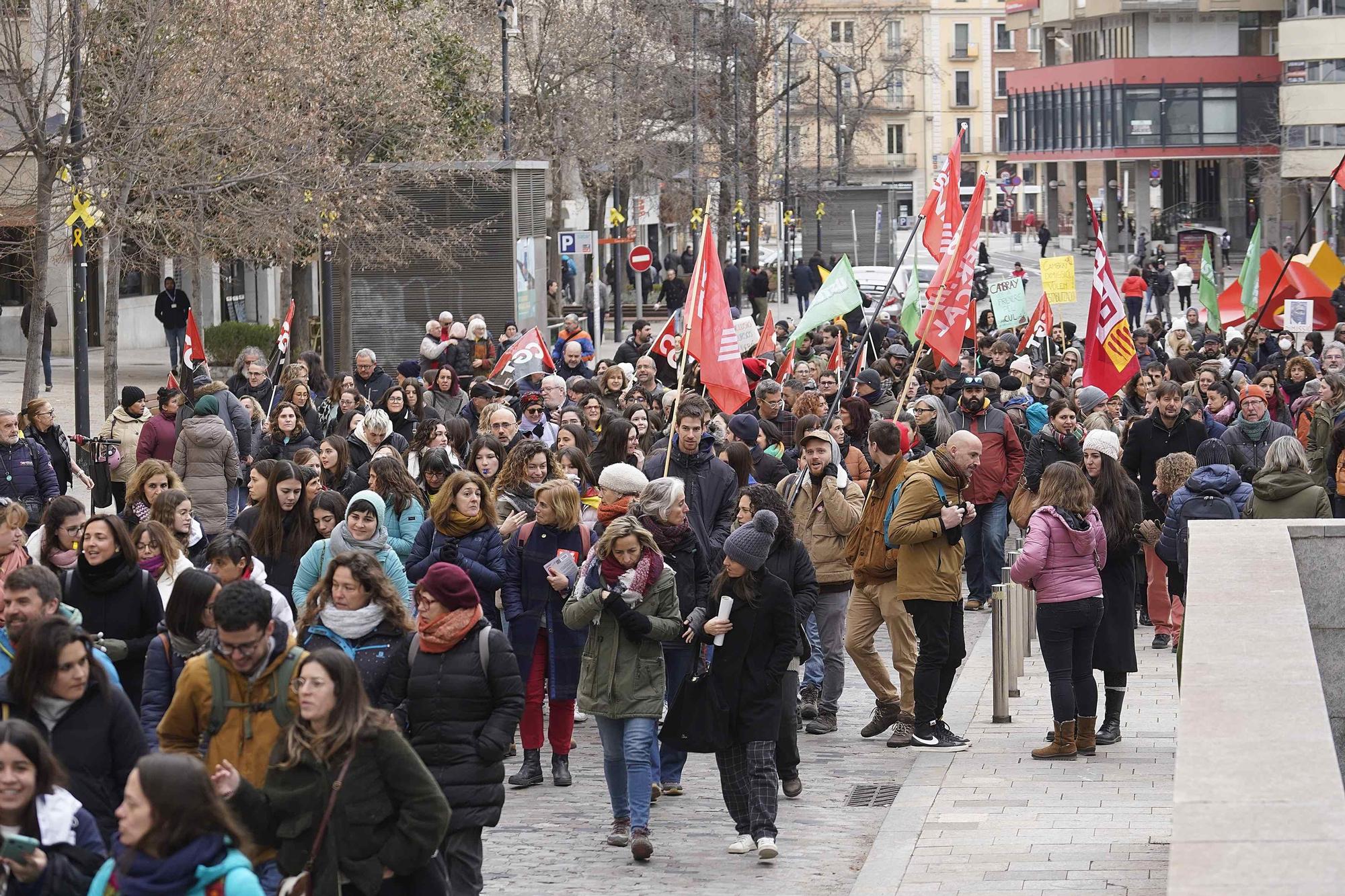 Manifestació a Girona per defensar un sistema educatiu i sanitari "públic i de qualitat"