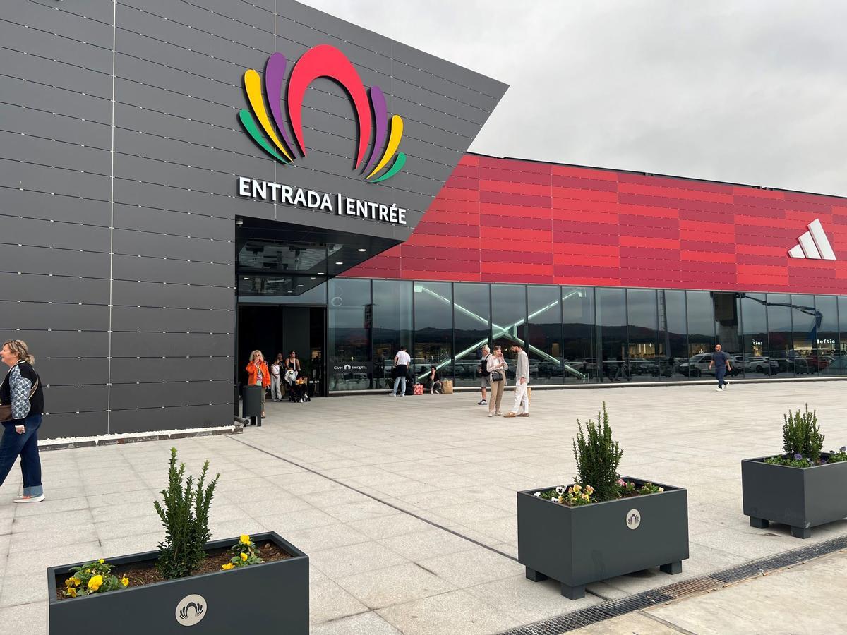 Entrada del centre comercial Gran Jonquera