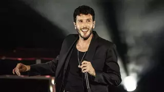 Sebastián Yatra desata la locura al presentar su último disco en una cafetería de Madrid