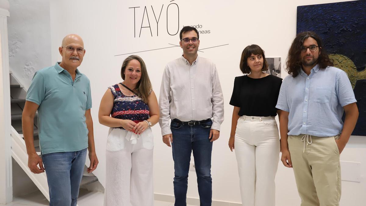 Exposición “Jugando entre líneas” de Tayó