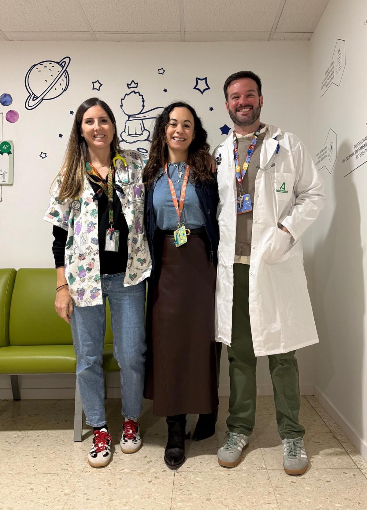 Helga Benítez, Marta Sánchez y Manuel Sastre, equipo de la Unidad de Cuidados Paliativos Pediátricos del Reina Sofía, Medalla de Andalucía 2026..