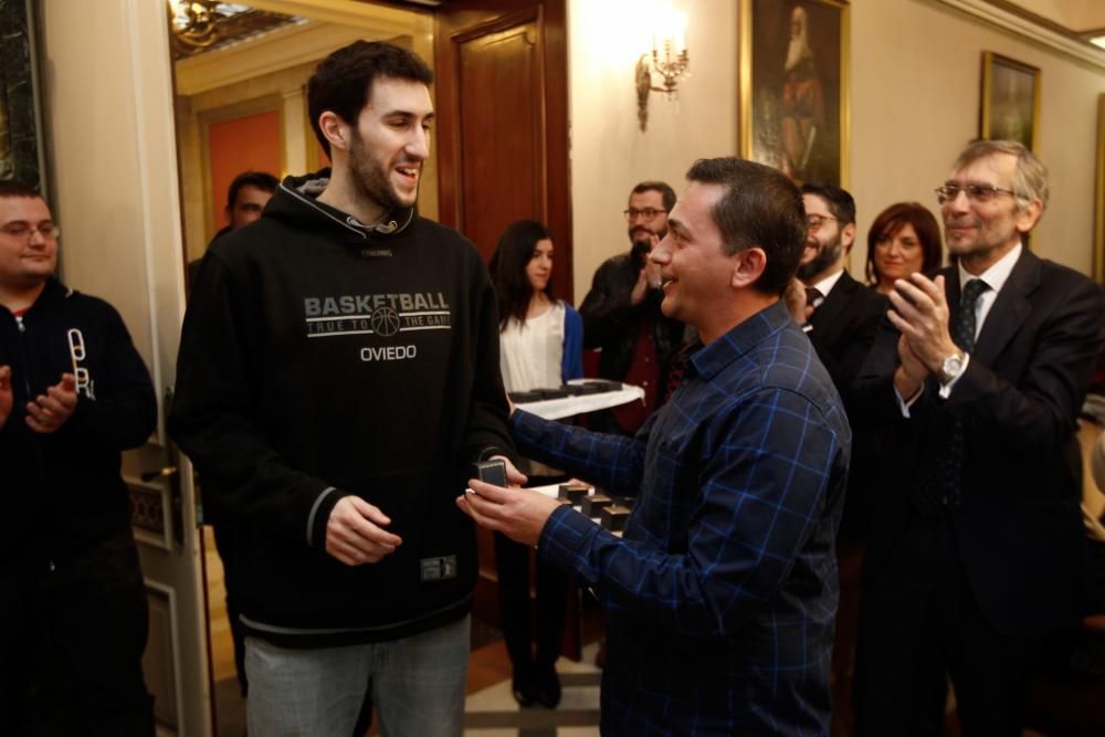 Recepción al Unión Financiera Oviedo en el Ayuntamiento tras ganar la Copa.