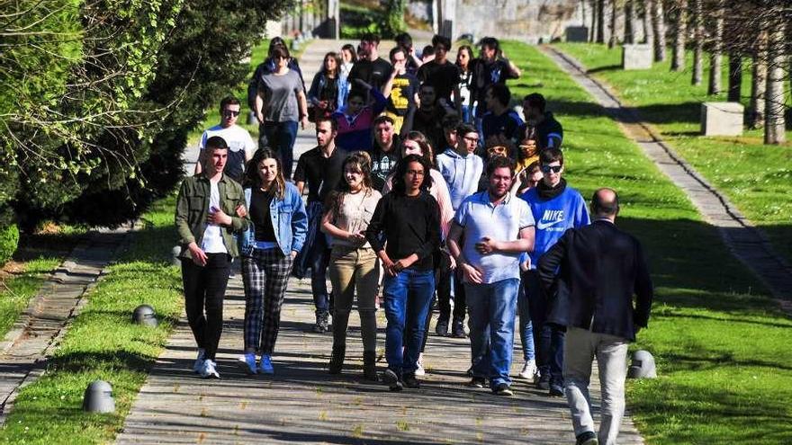 Los alumnos del Basque Culinary Center descubren los viñedos de O Salnés